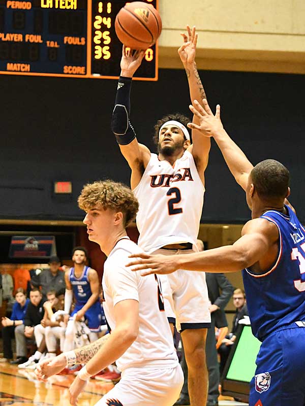 Jhivvan Jackson scored 37 points and Luka Barisic had 16 in UTSA's 89-73 conference victory over Louisiana Tech