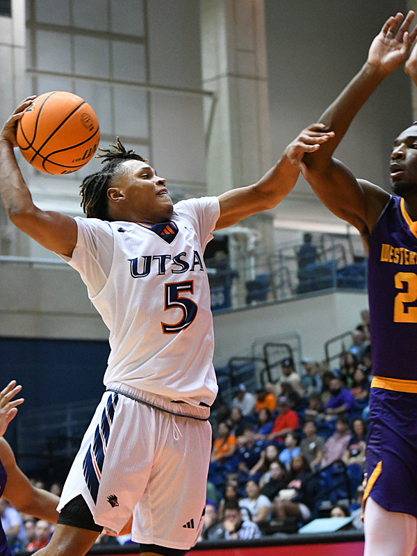 Adante' Holiman. UTSA beat Western Illinois 78-68 in overtime in men's basketball on Monday, Nov. 6, 2023, at the Convocation Center. - Photo by Joe Alexander
