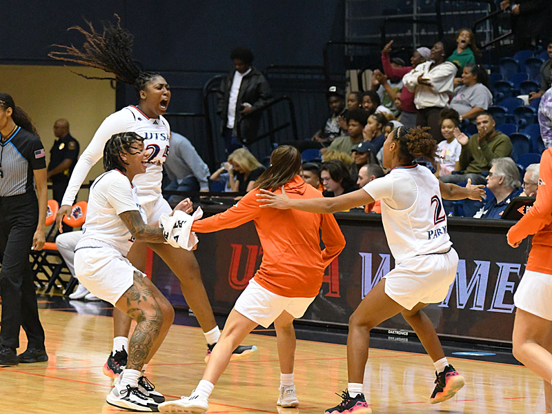 Idara Udo (No. 25) had a key blocked shot with 7 seconds left. UTSA beat New Mexico State 58-55 in women's basketball on Friday, Nov. 10, 2023, at the Convocation Center. - Photo by Joe Alexander