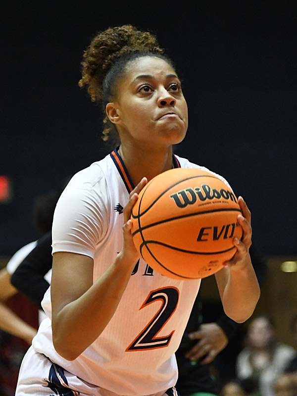 Alexis Parker made 1-of-2 free throws with 30 seconds left in OT to give UTSA a 71-64 lead. UTSA beat North Texas 75-67 in overtime in American Conference women's basketball on Wednesday, Jan. 31, 2024, at the Convocation Center. - Photo by Joe Alexander
