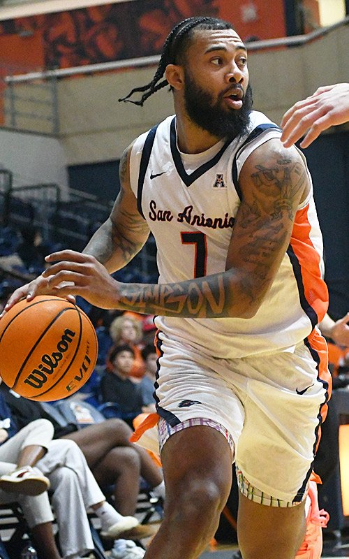 Jamir Simpson. Southern Illinois Edwardsville (SIUE) beat UTSA 77-60 in men's basketball on Friday, Nov. 7, 2025, at the Convocation Center. - Photo by Joe Alexander