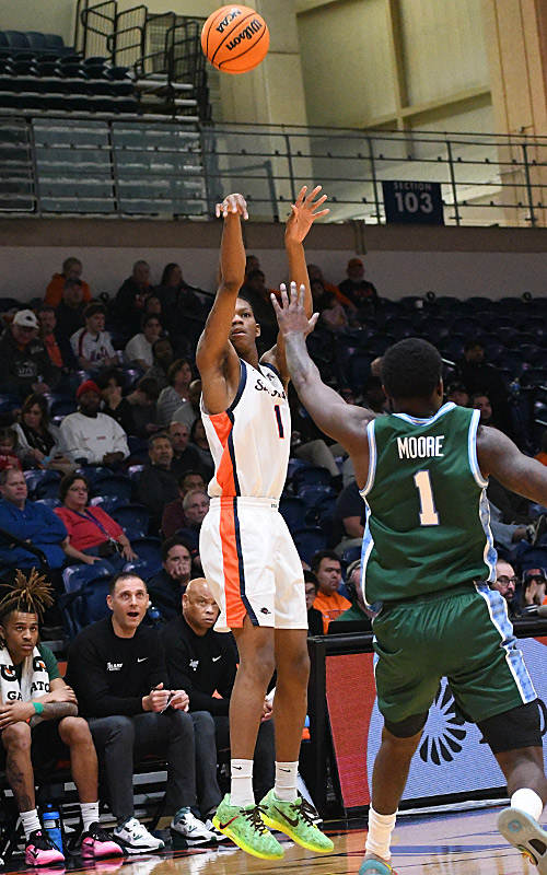 Kaidon Rayfield. Tulane beat UTSA 85-52 in American Conference men's basketball on Saturday, Jan. 10, 2026, at the Convocation Center. - Photo by Joe Alexander