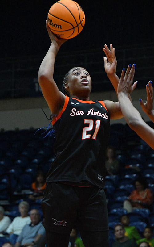 Cheyenne Rowe. UTSA beat Temple 52-43 in American Conference women's basketball on Tuesday, Feb. 10, 2026, at the Convocation Center. - Photo by Joe Alexander
